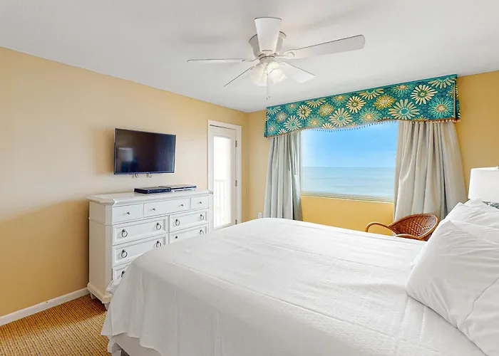 Beachfront With Shared Outdoor Pool Ac Private Balcony Views Wifi Holiday home